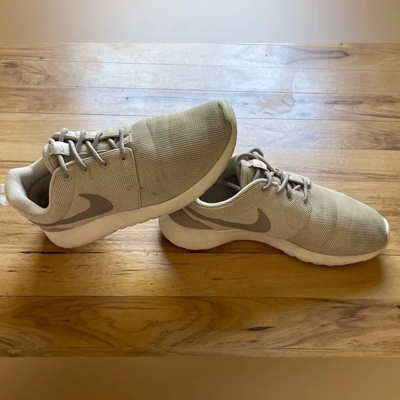 Nike Roshe One Women’s Running Shoes - Picture 1 of 7